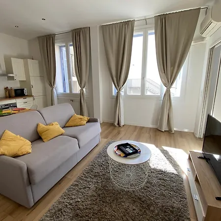 Restful Centre * أنتيب